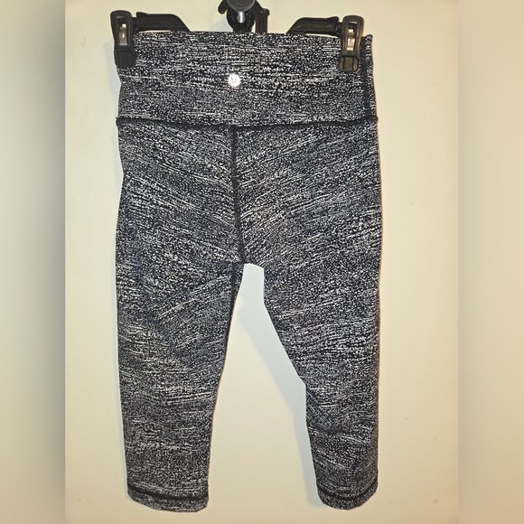 Lululemon Athletica Black and White Textured Leggings - Picture 3 of 4